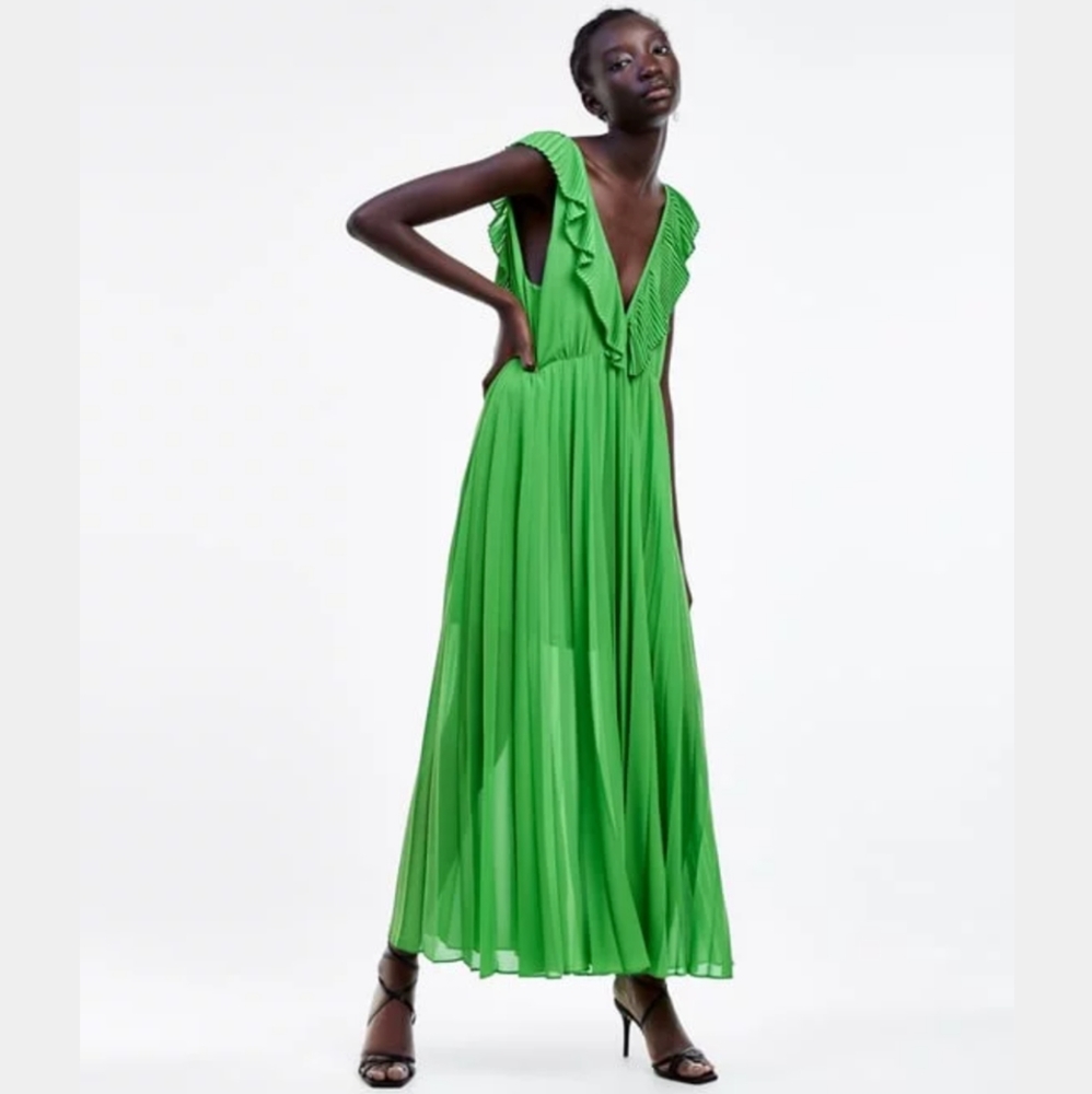 💚 Zara green pleated ruffle deep v-neck maxi dress